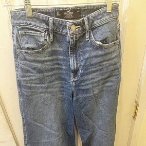 Hollister Jeans Ultra High Rise Stretch Junior's Size 3 Short (26" W X 28" L)